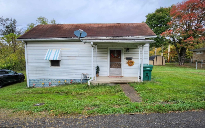 318 1/2 Sycamore Street, Clarksburg, West Virginia 26301, 1 Bedroom Bedrooms, 4 Rooms Rooms,1 BathroomBathrooms,Single Family Detached,For Sale,Sycamore,10151501