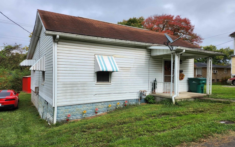 318 1/2 Sycamore Street, Clarksburg, West Virginia 26301, 1 Bedroom Bedrooms, 4 Rooms Rooms,1 BathroomBathrooms,Single Family Detached,For Sale,Sycamore,10151501