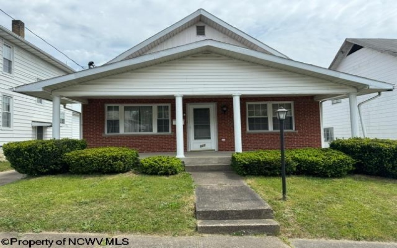 820 Maryland Avenue, Fairmont, West Virginia 26554, 3 Bedrooms Bedrooms, 6 Rooms Rooms,2 BathroomsBathrooms,Single Family Detached,For Sale,Maryland,10154105