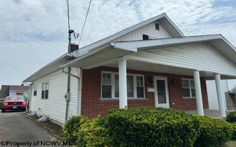 820 Maryland Avenue, Fairmont, West Virginia 26554, 3 Bedrooms Bedrooms, 6 Rooms Rooms,2 BathroomsBathrooms,Single Family Detached,For Sale,Maryland,10154105