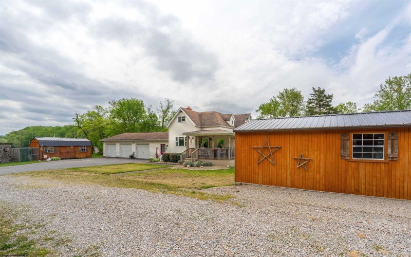 645 New Geneva Road, Point Marion, Pennsylvania 15474, 3 Bedrooms Bedrooms, 8 Rooms Rooms,2 BathroomsBathrooms,Single Family Detached,For Sale,New Geneva,10154109