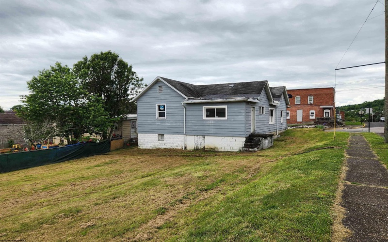 2026 Goff Avenue, Clarksburg, West Virginia 26301, 3 Bedrooms Bedrooms, 6 Rooms Rooms,1 BathroomBathrooms,Single Family Detached,For Sale,Goff,10154311