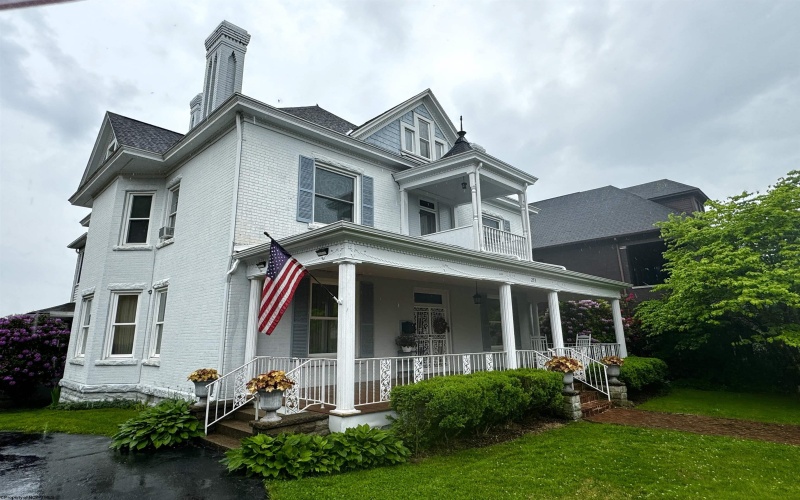 253 Carr Avenue, Clarksburg, West Virginia 26301, 5 Bedrooms Bedrooms, 14 Rooms Rooms,2 BathroomsBathrooms,Single Family Detached,For Sale,Carr,10154354