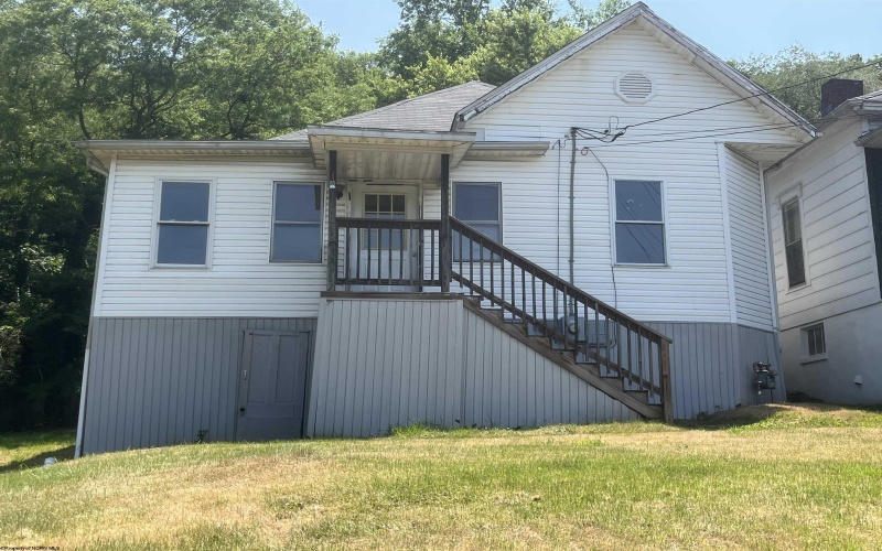 16 Jackson Street, Weston, West Virginia 26452, 3 Bedrooms Bedrooms, 6 Rooms Rooms,1 BathroomBathrooms,Single Family Detached,For Sale,Jackson,10154857