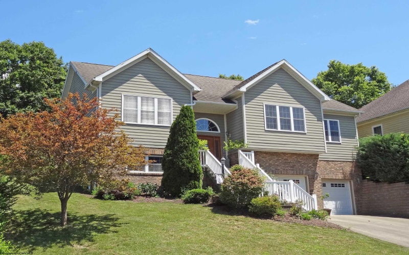 325 Villa View Drive, Morgantown, West Virginia 26505-2092, 4 Bedrooms Bedrooms, 8 Rooms Rooms,3 BathroomsBathrooms,Single Family Detached,For Sale,Villa View,10154873