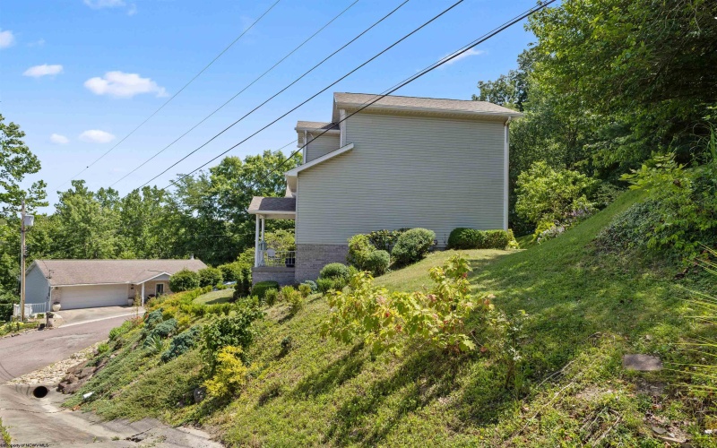 912 Bishop Drive, Morgantown, West Virginia 26505, 3 Bedrooms Bedrooms, 7 Rooms Rooms,3 BathroomsBathrooms,Single Family Detached,For Sale,Bishop,10155184