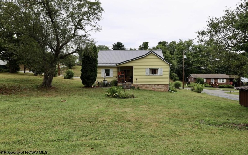 113 Heavner Avenue, Elkins, West Virginia 26241-0000, 5 Bedrooms Bedrooms, 8 Rooms Rooms,2 BathroomsBathrooms,Single Family Detached,For Sale,Heavner,10155380