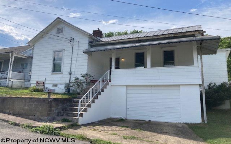 1216 12th Street, Weston, West Virginia 26452, 2 Bedrooms Bedrooms, 6 Rooms Rooms,1 BathroomBathrooms,Single Family Detached,For Sale,12th,10155448