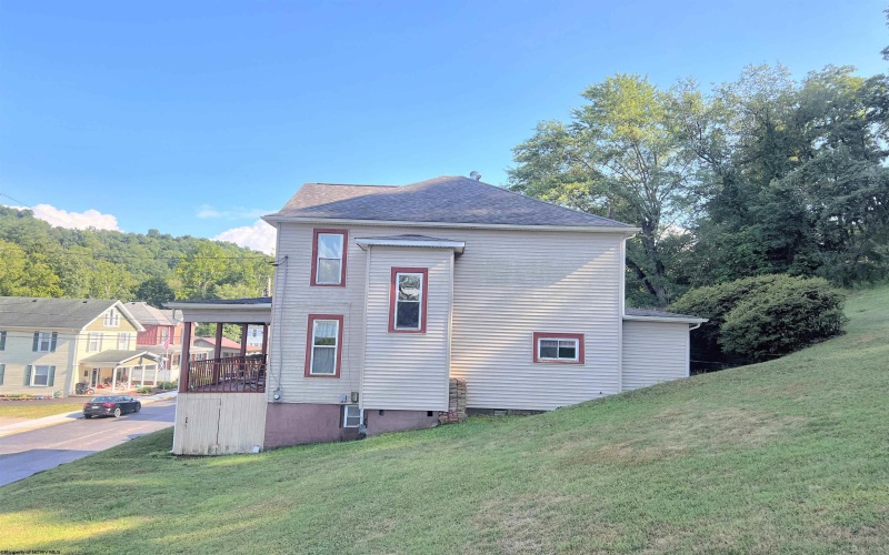 504 MAPLE Avenue, Grafton, West Virginia 26354, 3 Bedrooms Bedrooms, 9 Rooms Rooms,1 BathroomBathrooms,Single Family Detached,For Sale,MAPLE,10155586