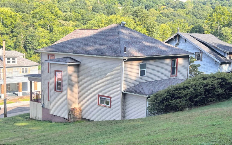 504 MAPLE Avenue, Grafton, West Virginia 26354, 3 Bedrooms Bedrooms, 9 Rooms Rooms,1 BathroomBathrooms,Single Family Detached,For Sale,MAPLE,10155586