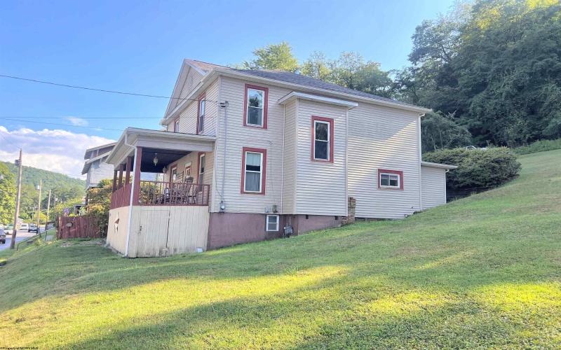 504 MAPLE Avenue, Grafton, West Virginia 26354, 3 Bedrooms Bedrooms, 9 Rooms Rooms,1 BathroomBathrooms,Single Family Detached,For Sale,MAPLE,10155586