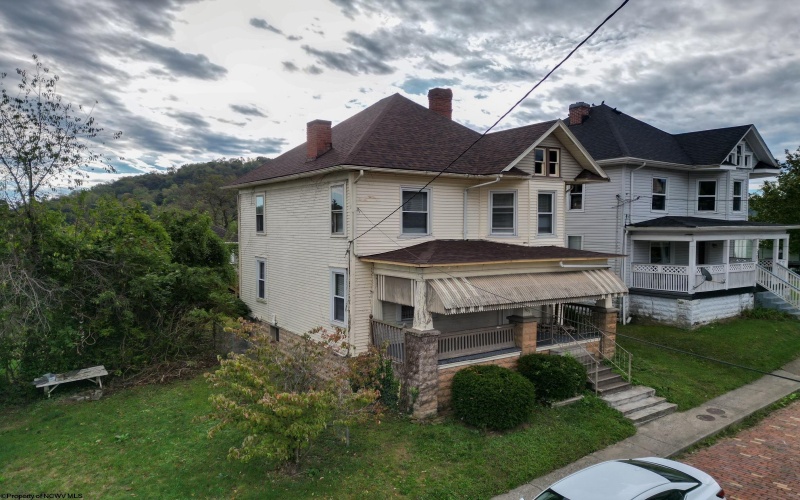 305 Baker Avenue, Clarksburg, West Virginia 26301, 3 Bedrooms Bedrooms, 8 Rooms Rooms,2 BathroomsBathrooms,Single Family Detached,For Sale,Baker,10155590