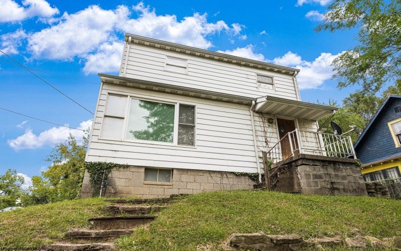 3 Sycamore Street, Morgantown, West Virginia 26501, 4 Bedrooms Bedrooms, 7 Rooms Rooms,1 BathroomBathrooms,Single Family Detached,For Sale,Sycamore,10155717