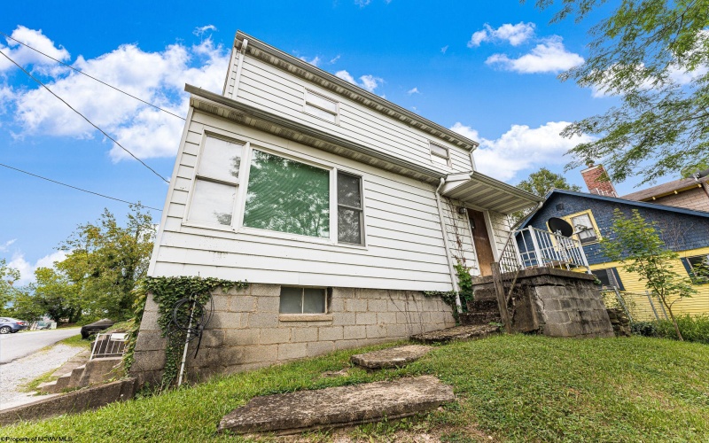 3 Sycamore Street, Morgantown, West Virginia 26501, 4 Bedrooms Bedrooms, 7 Rooms Rooms,1 BathroomBathrooms,Single Family Detached,For Sale,Sycamore,10155717