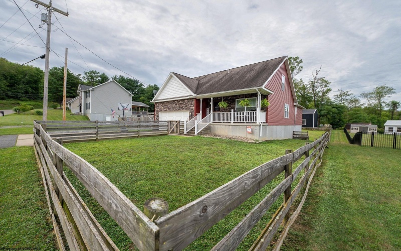 1542 Tulip Lane, Fairmont, West Virginia 26554, 3 Bedrooms Bedrooms, 8 Rooms Rooms,2 BathroomsBathrooms,Single Family Detached,For Sale,Tulip,10155785