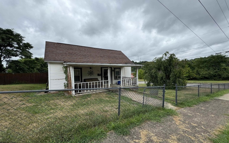 431 Fowler Avenue, Clarksburg, West Virginia 26301, 2 Bedrooms Bedrooms, 7 Rooms Rooms,1 BathroomBathrooms,Single Family Detached,For Sale,Fowler,10155836