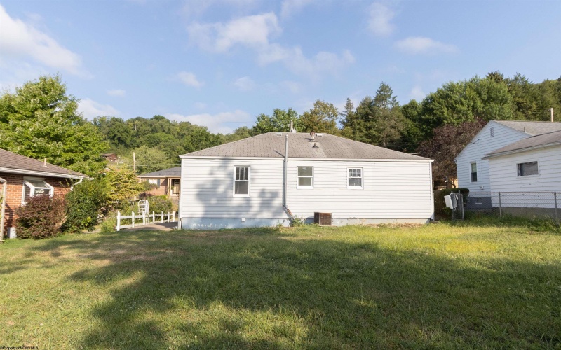 613 Marion Street, Clarksburg, West Virginia 26301, 2 Bedrooms Bedrooms, 6 Rooms Rooms,1 BathroomBathrooms,Single Family Detached,For Sale,Marion,10155832