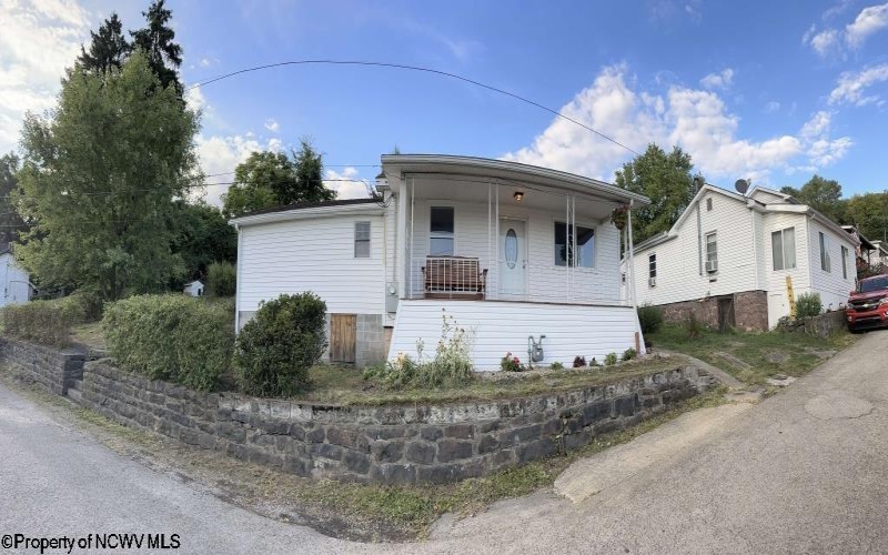 125 Long Street, Grafton, West Virginia 26354, 2 Bedrooms Bedrooms, 5 Rooms Rooms,2 BathroomsBathrooms,Single Family Detached,For Sale,Long,10155839