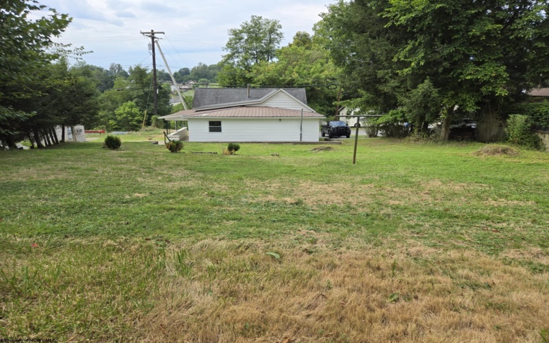 2 Freeland Street, Fairmont, West Virginia 26554, 3 Bedrooms Bedrooms, 6 Rooms Rooms,1 BathroomBathrooms,Single Family Detached,For Sale,Freeland,10155884