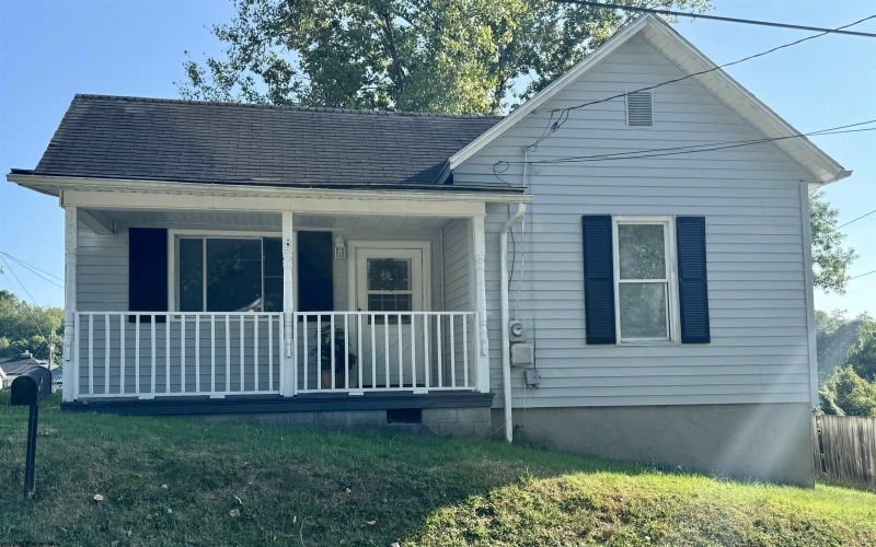 136 Thorn Street, Clarksburg, West Virginia 26301, 2 Bedrooms Bedrooms, 6 Rooms Rooms,1 BathroomBathrooms,Single Family Detached,For Sale,Thorn,10156032