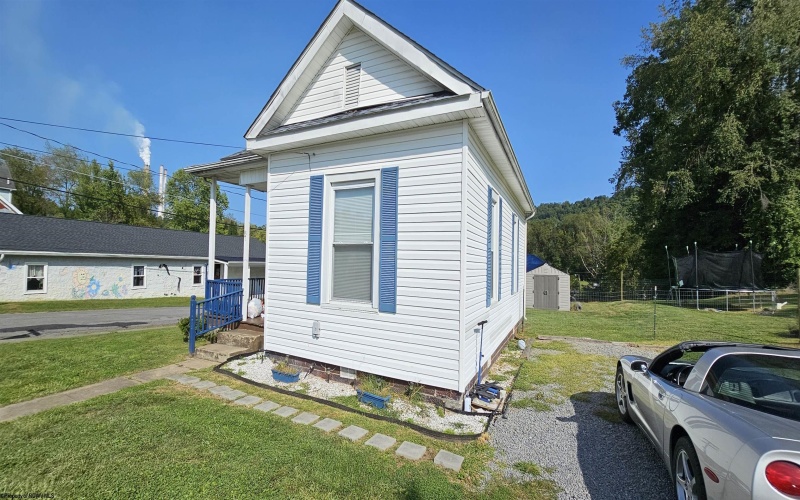 87 Horner Avenue, Lumberport, West Virginia 26386, 2 Bedrooms Bedrooms, 5 Rooms Rooms,1 BathroomBathrooms,Single Family Detached,For Sale,Horner,10156096