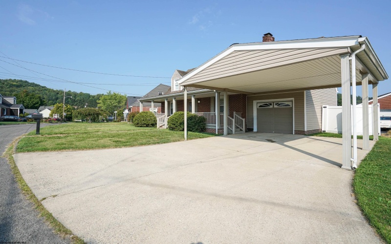 165 Seneca Drive, Clarksburg, West Virginia 26301-0000, 2 Bedrooms Bedrooms, 7 Rooms Rooms,1 BathroomBathrooms,Single Family Detached,For Sale,Seneca,10156103