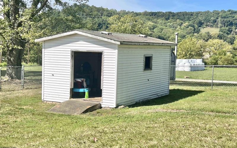 538 Valley Chapel Road, Weston, West Virginia 26452, 3 Bedrooms Bedrooms, 8 Rooms Rooms,1 BathroomBathrooms,Single Family Detached,For Sale,Valley Chapel,10156191