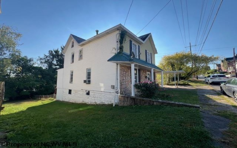 507 Market Street, Fairmont, West Virginia 26554, 4 Bedrooms Bedrooms, 9 Rooms Rooms,2 BathroomsBathrooms,Single Family Detached,For Sale,Market,10156230