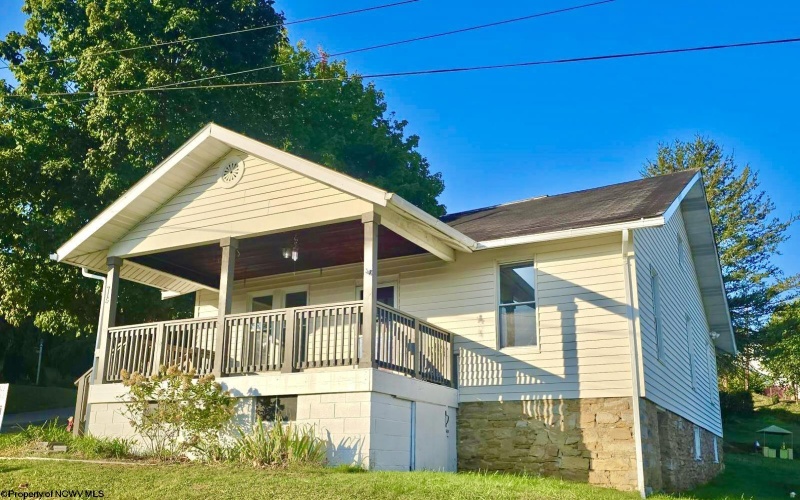 715 Washington Street, Barrackville, West Virginia 26559, 3 Bedrooms Bedrooms, 6 Rooms Rooms,1 BathroomBathrooms,Single Family Detached,For Sale,Washington,10156262