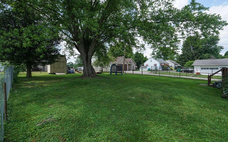 607 Lawman Avenue, Bridgeport, West Virginia 26330, 3 Bedrooms Bedrooms, 6 Rooms Rooms,1 BathroomBathrooms,Single Family Detached,For Sale,Lawman,10154560