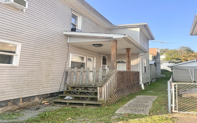 240 MAPLE Avenue, Grafton, West Virginia 26354, ,Multi-unit/income,For Sale,MAPLE,10156292