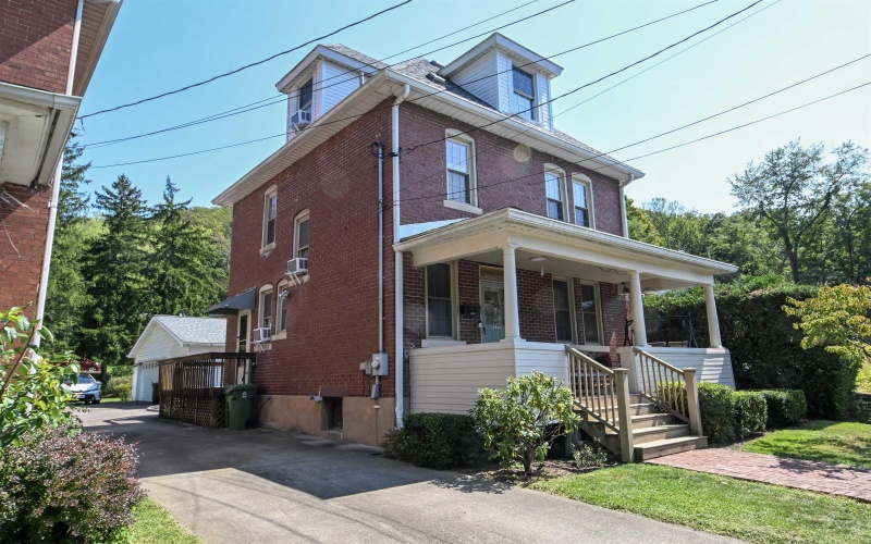 1821 Listravia Avenue, Morgantown, West Virginia 26505, 3 Bedrooms Bedrooms, 6 Rooms Rooms,1 BathroomBathrooms,Single Family Detached,For Sale,Listravia,10156289