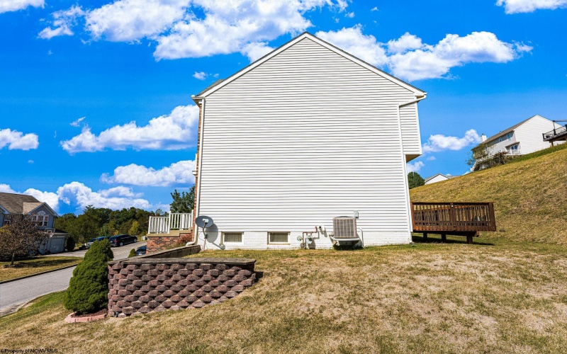 21 Emerald Drive, Bridgeport, West Virginia 26330, 5 Bedrooms Bedrooms, 10 Rooms Rooms,3 BathroomsBathrooms,Single Family Detached,For Sale,Emerald,10156423