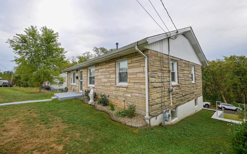 1108 Katherine Street, Fairmont, West Virginia 26554, 3 Bedrooms Bedrooms, 9 Rooms Rooms,1 BathroomBathrooms,Single Family Detached,For Sale,Katherine,10156547