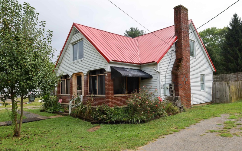 26 River Avenue, Buckhannon, West Virginia 26201, 4 Bedrooms Bedrooms, 7 Rooms Rooms,1 BathroomBathrooms,Single Family Detached,For Sale,River,10156592