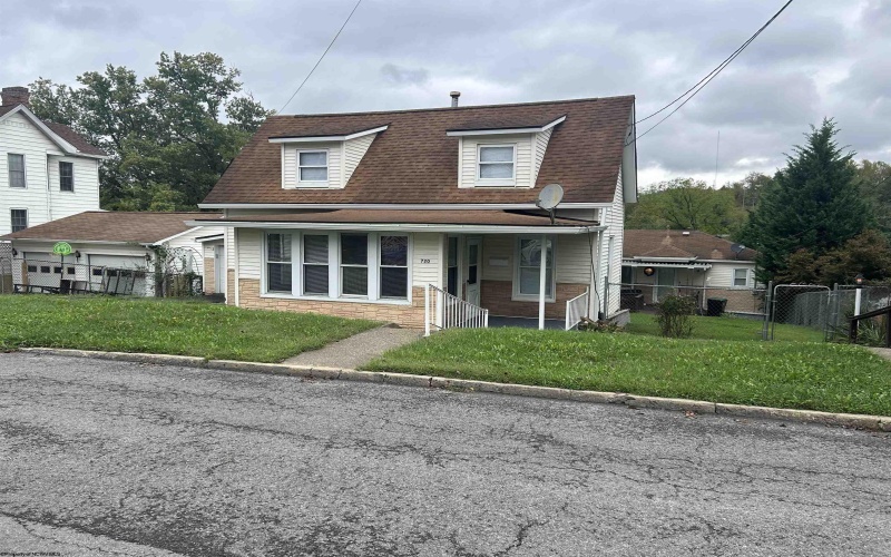 720 Mulberry Avenue, Clarksburg, West Virginia 26301, 2 Bedrooms Bedrooms, 8 Rooms Rooms,2 BathroomsBathrooms,Single Family Detached,For Sale,Mulberry,10156678