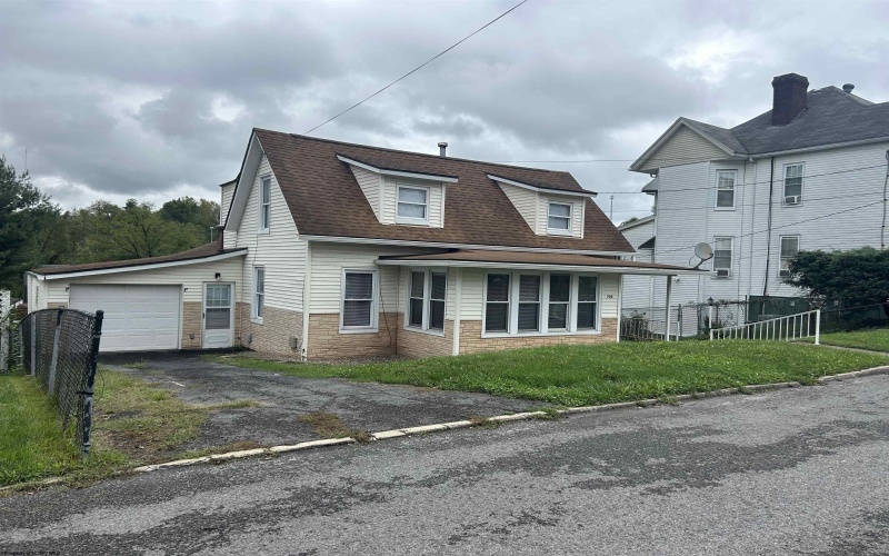 720 Mulberry Avenue, Clarksburg, West Virginia 26301, 2 Bedrooms Bedrooms, 8 Rooms Rooms,2 BathroomsBathrooms,Single Family Detached,For Sale,Mulberry,10156678