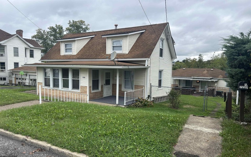 720 Mulberry Avenue, Clarksburg, West Virginia 26301, 2 Bedrooms Bedrooms, 8 Rooms Rooms,2 BathroomsBathrooms,Single Family Detached,For Sale,Mulberry,10156678