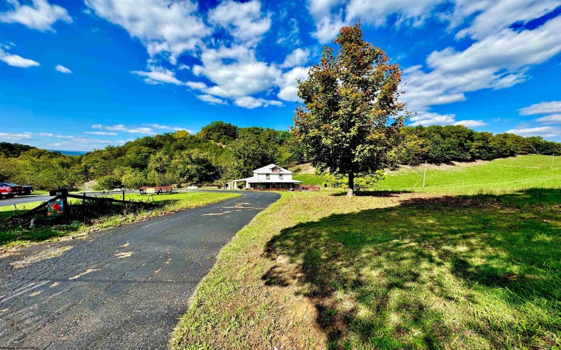 92 Arnold Road, Petersburg, West Virginia 26847, 3 Bedrooms Bedrooms, 10 Rooms Rooms,2 BathroomsBathrooms,Single Family Detached,For Sale,Arnold,10156693