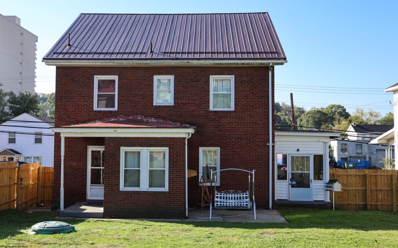 650 Locust Avenue, Clarksburg, West Virginia 26301, 4 Bedrooms Bedrooms, 8 Rooms Rooms,1 BathroomBathrooms,Single Family Detached,For Sale,Locust,10156734