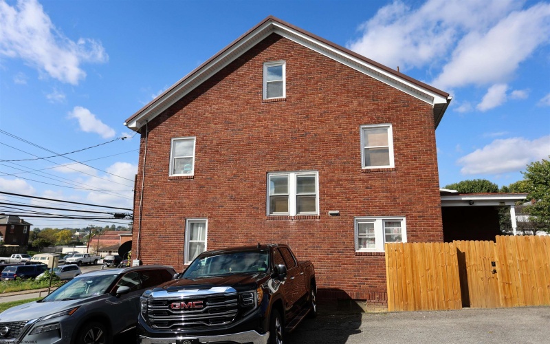 650 Locust Avenue, Clarksburg, West Virginia 26301, 4 Bedrooms Bedrooms, 8 Rooms Rooms,1 BathroomBathrooms,Single Family Detached,For Sale,Locust,10156734