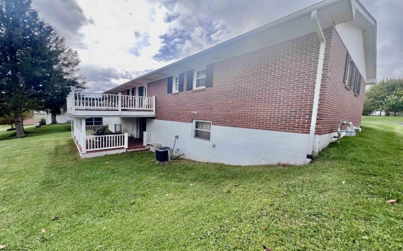 114 Southview Drive, Elkins, West Virginia 26241, 3 Bedrooms Bedrooms, 9 Rooms Rooms,2 BathroomsBathrooms,Single Family Detached,For Sale,Southview,10156822