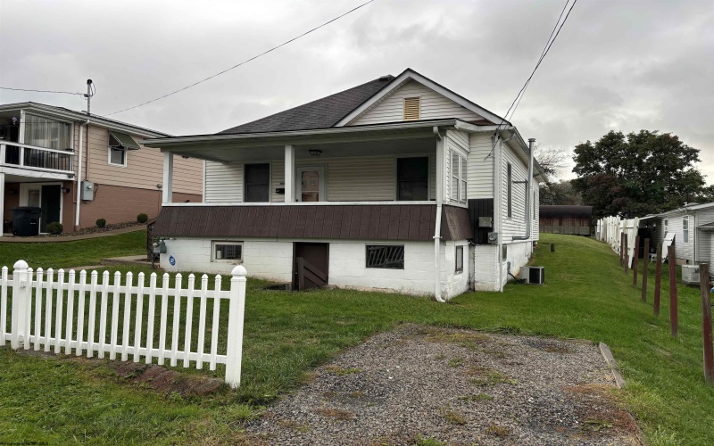 8250 Southern Avenue, Stonewood, West Virginia 26301, 3 Bedrooms Bedrooms, 6 Rooms Rooms,1 BathroomBathrooms,Single Family Detached,For Sale,Southern,10156915