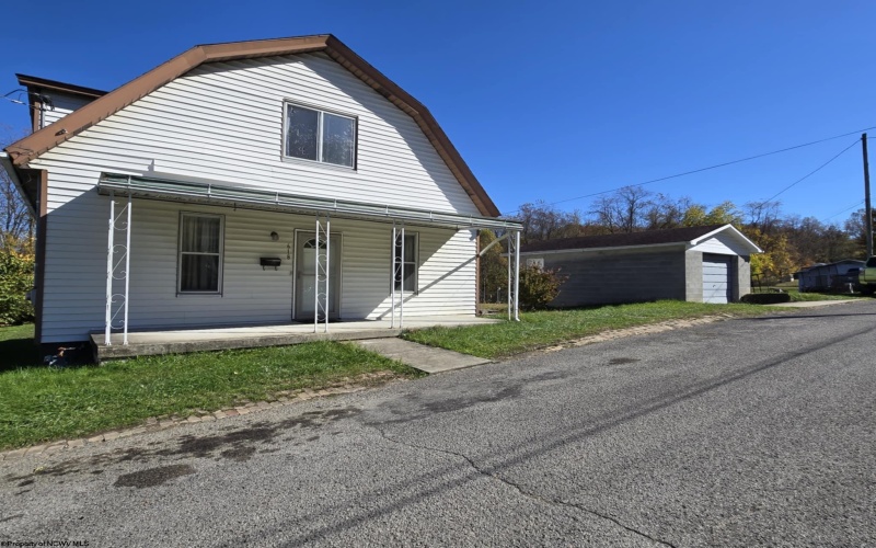 618 Maple Street, Shinnston, West Virginia 26431, 3 Bedrooms Bedrooms, 6 Rooms Rooms,2 BathroomsBathrooms,Single Family Detached,For Sale,Maple,10156917