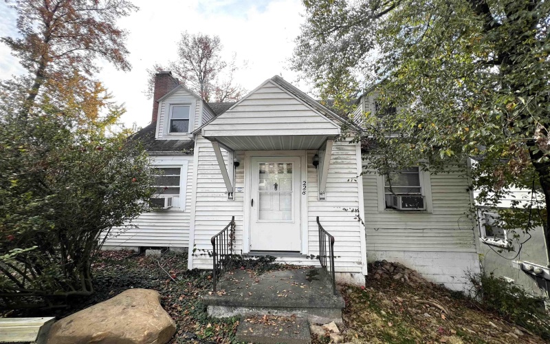 230 Cornell Avenue, Morgantown, West Virginia 26505, 2 Bedrooms Bedrooms, 5 Rooms Rooms,1 BathroomBathrooms,Residential Rentals,For Rent,Cornell,10156957