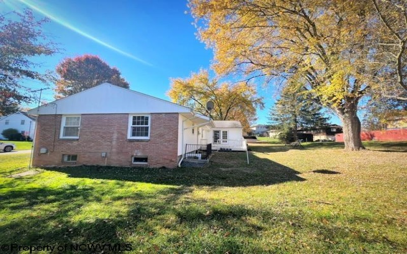 107 Gilbob Street, Fairmont, West Virginia 26554, 4 Bedrooms Bedrooms, 6 Rooms Rooms,3 BathroomsBathrooms,Single Family Detached,For Sale,Gilbob,10156951