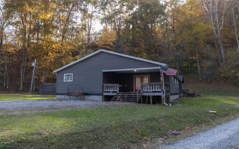 139 Sams Hollow Road, Bridgeport, West Virginia 26330, 5 Bedrooms Bedrooms, 12 Rooms Rooms,3 BathroomsBathrooms,Single Family Detached,For Sale,Sams Hollow,10156950