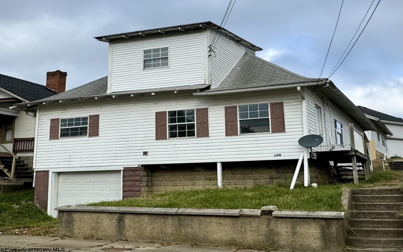 328 Milford Street, Clarksburg, West Virginia 26301, 3 Bedrooms Bedrooms, 7 Rooms Rooms,2 BathroomsBathrooms,Single Family Detached,For Sale,Milford,10156965