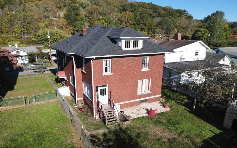 117 7th Street, Weston, West Virginia 26452, 4 Bedrooms Bedrooms, 9 Rooms Rooms,1 BathroomBathrooms,Single Family Detached,For Sale,7th,10156971