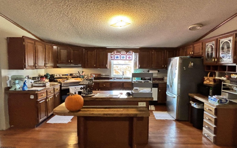 237 Beech Avenue, Belington, West Virginia 26250, 3 Bedrooms Bedrooms, 8 Rooms Rooms,2 BathroomsBathrooms,Single Family Detached,For Sale,Beech,10156980